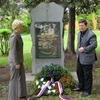 Kladení věnců k pomníkům obětí 2. sv. války.
